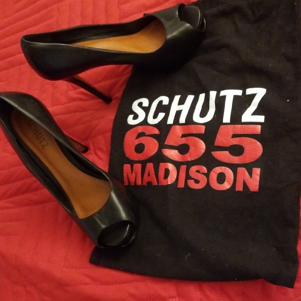 Black Leather Pumps, 6 inches